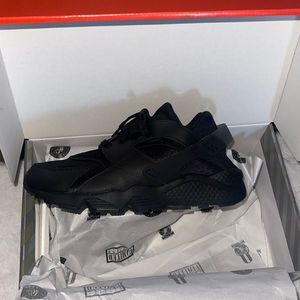 Nike Air Hurache womens size 9 brand new in box